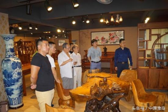 著名书法家李璞大师为稻香十里亲笔题字