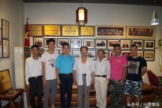 著名书法家李璞大师为稻香十里亲笔题字