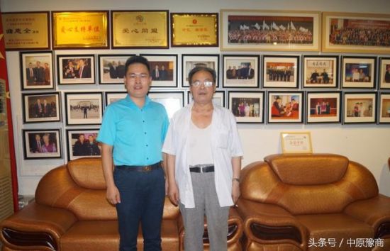 著名书法家李璞大师为稻香十里亲笔题字